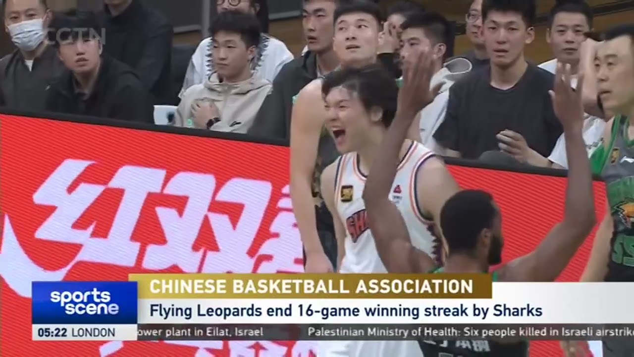 绿茵场上坚